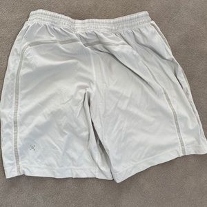 LuluLemon White Men’s lined athletic shorts large